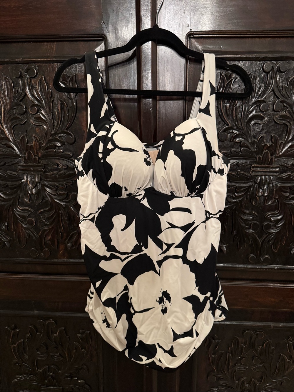 Lane Bryant Black and White Floral Tankini Top: WOMEN’S PLUS SWIM TOP